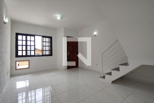 Casa de Condomínio para alugar com 4 quartos, 250m² em Pechincha, Rio de Janeiro