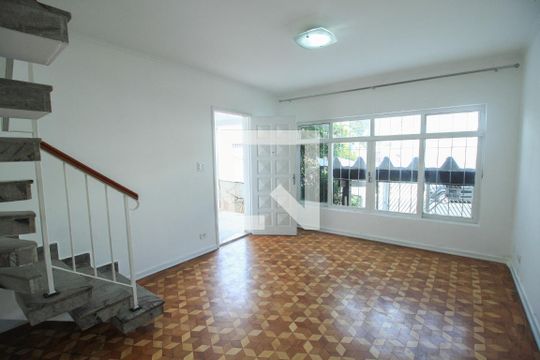 Casa para alugar com 3 quartos, 197m² em Vila Invernada, São Paulo