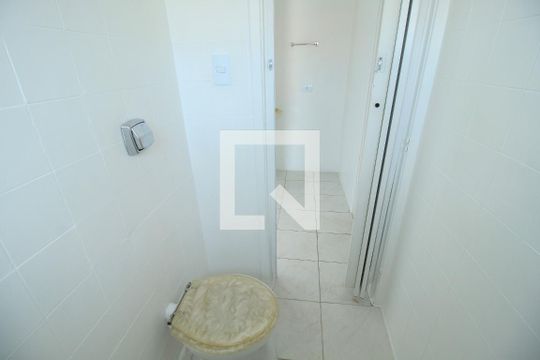 Banheiro 2 de casa para alugar com 3 quartos, 197m² em Vila Invernada, São Paulo