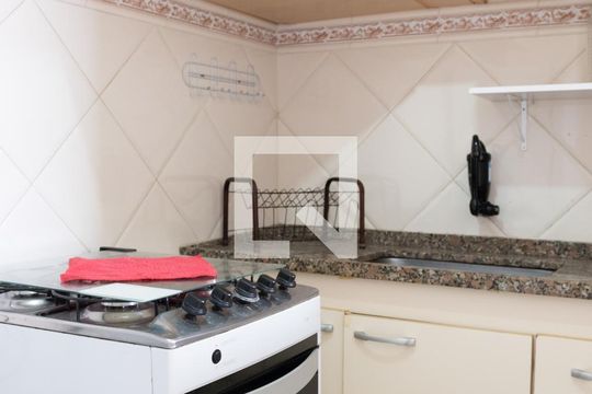 Cozinha de kitnet/studio para alugar com 1 quarto, 35m² em Centro, São Vicente
