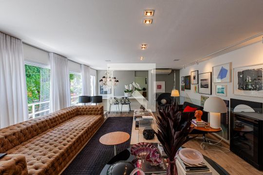 Casa para alugar com 3 quartos, 354m² em Jardim das Bandeiras, São Paulo