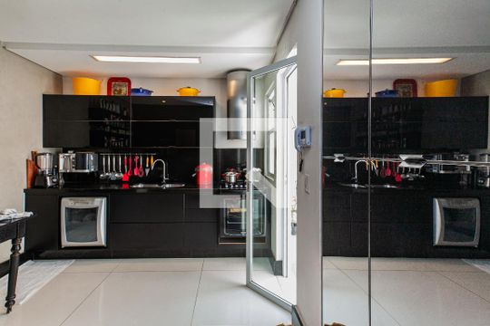 Cozinha  de casa para alugar com 3 quartos, 354m² em Jardim das Bandeiras, São Paulo