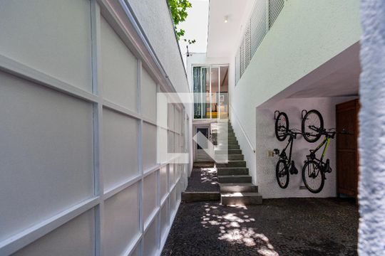 Área comum de casa para alugar com 3 quartos, 354m² em Jardim das Bandeiras, São Paulo