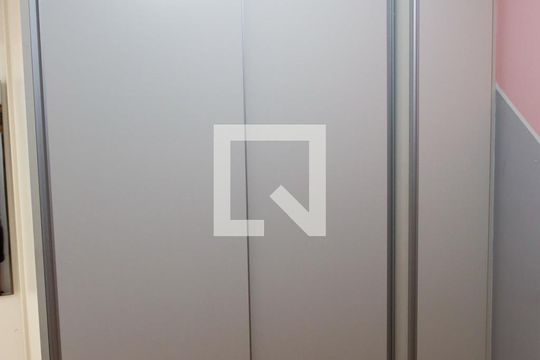 Quarto  de apartamento à venda com 1 quarto, 30m² em Vila Yolanda, Osasco