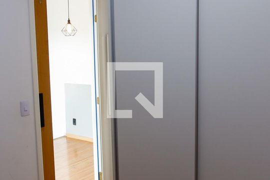 Quarto  de apartamento à venda com 1 quarto, 30m² em Vila Yolanda, Osasco