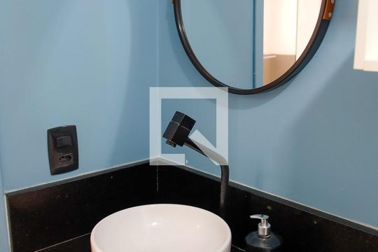 Banheiro de apartamento à venda com 1 quarto, 30m² em Vila Yolanda, Osasco