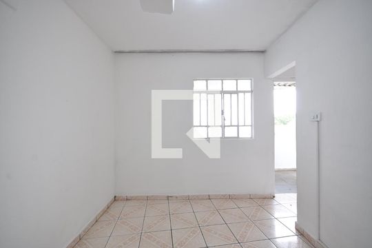 Sala/Quarto de casa para alugar com 1 quarto, 30m² em Vila Isolina Mazzei, São Paulo