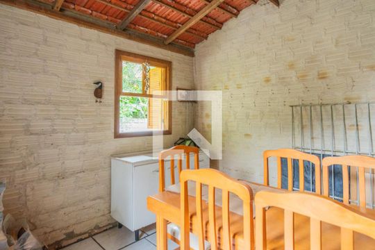 Quintal de casa à venda com 4 quartos, 430m² em Nonoai, Porto Alegre