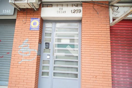 Fachada de apartamento à venda com 3 quartos, 71m² em Petrópolis, Porto Alegre