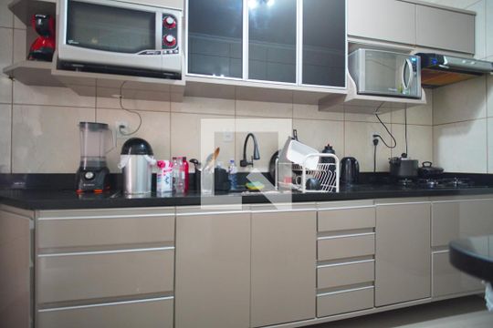 Cozinha de apartamento à venda com 3 quartos, 71m² em Petrópolis, Porto Alegre