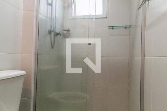 Banheiro da Suíte de casa de condomínio para alugar com 2 quartos, 60m² em Bethaville I, Barueri