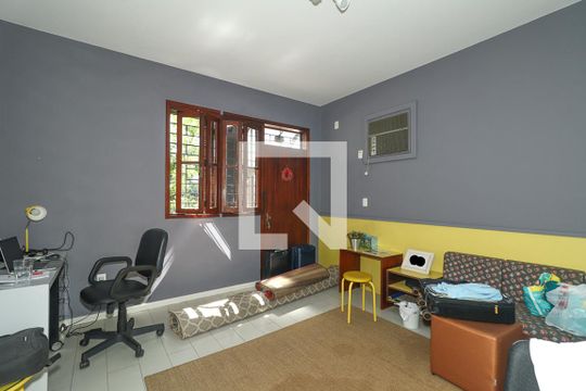 Quarto Suíte de casa à venda com 3 quartos, 459m² em Três Figueiras, Porto Alegre
