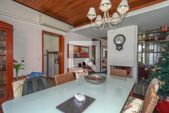 Sala de casa à venda com 3 quartos, 459m² em Três Figueiras, Porto Alegre