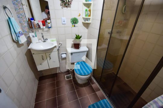 Banheiro de apartamento para alugar com 2 quartos, 102m² em Tomás Coelho, Rio de Janeiro