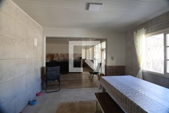 Casa à venda com 4 quartos, 200m² em Harmonia, Canoas