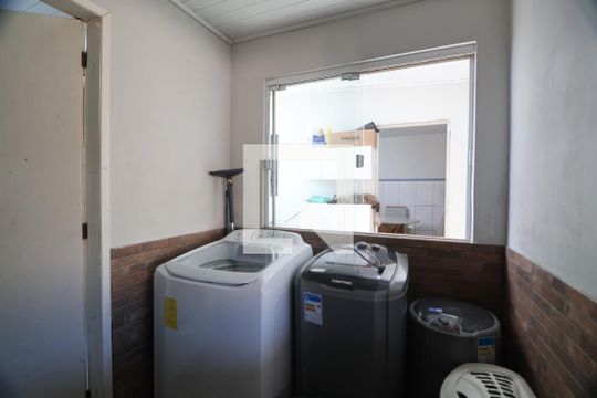 Lavanderia de casa à venda com 4 quartos, 200m² em Harmonia, Canoas