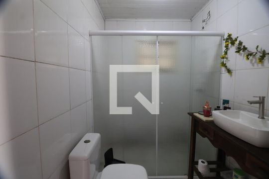 Banheiro 1 de casa à venda com 4 quartos, 200m² em Harmonia, Canoas