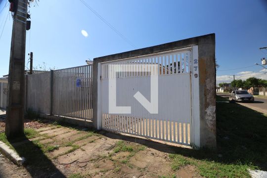Fachada de casa à venda com 4 quartos, 200m² em Harmonia, Canoas