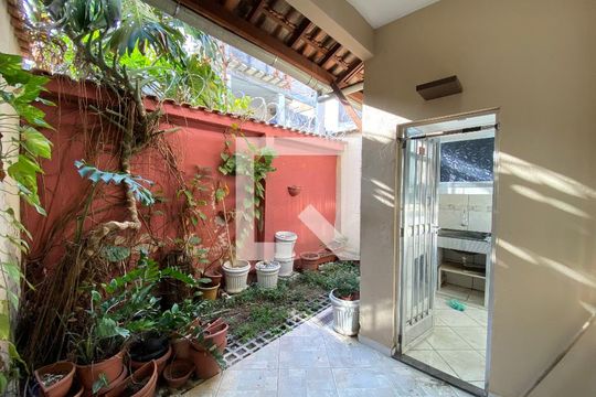 Quintal de casa à venda com 3 quartos, 162m² em Piedade, Rio de Janeiro