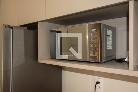 Cozinha de kitnet/studio para alugar com 1 quarto, 35m² em Indianópolis, São Paulo