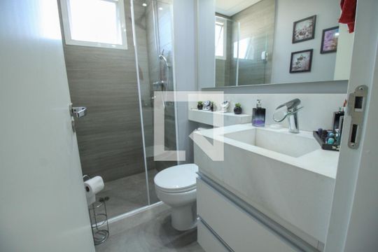 Banheiro de apartamento para alugar com 2 quartos, 67m² em Vila Bertioga, São Paulo