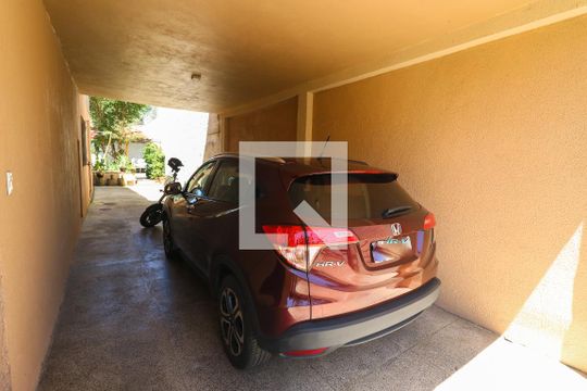 Garagem de casa à venda com 3 quartos, 302m² em Partenon, Porto Alegre