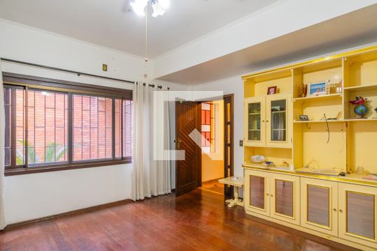 Casa para alugar com 6 quartos, 275m² em Santana, Porto Alegre