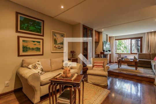 Sala de casa de condomínio à venda com 4 quartos, 220m² em Três Figueiras, Porto Alegre