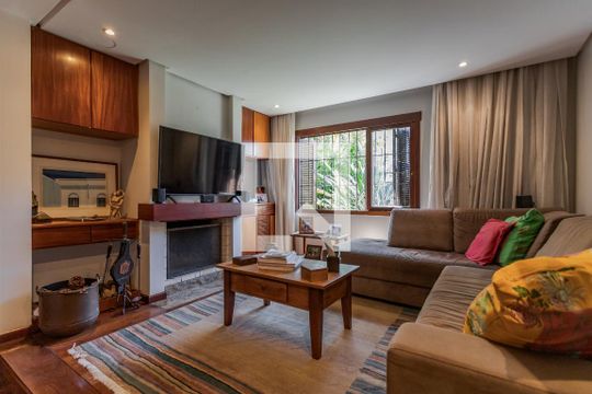 Sala de casa de condomínio à venda com 4 quartos, 220m² em Três Figueiras, Porto Alegre