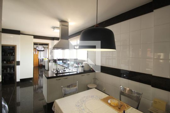 Cozinha  de apartamento à venda com 4 quartos, 276m² em Funcionários, Belo Horizonte