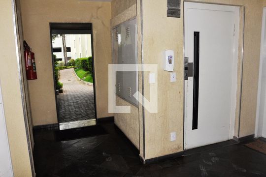 Hall de entrada de apartamento para alugar com 3 quartos, 64m² em Vila Palmeiras, São Paulo