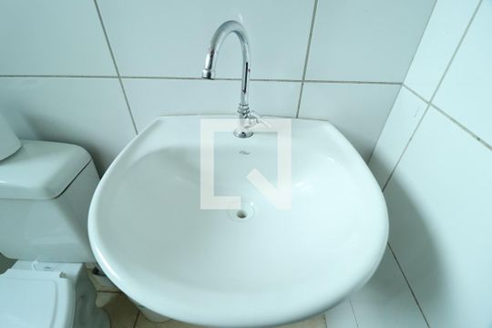 Banheiro Social de apartamento para alugar com 2 quartos, 70m² em Chácaras Tubalina E Quartel, Uberlândia