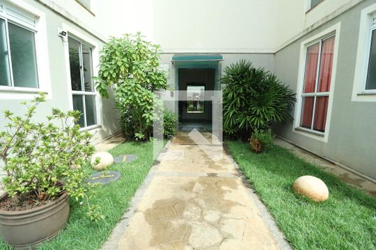Hall de entrada de apartamento para alugar com 2 quartos, 70m² em Chácaras Tubalina E Quartel, Uberlândia