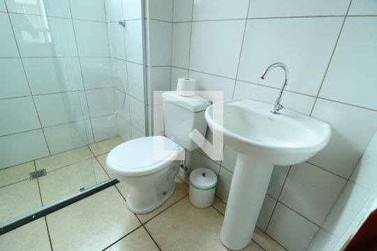 Banheiro Social de apartamento para alugar com 2 quartos, 70m² em Chácaras Tubalina E Quartel, Uberlândia