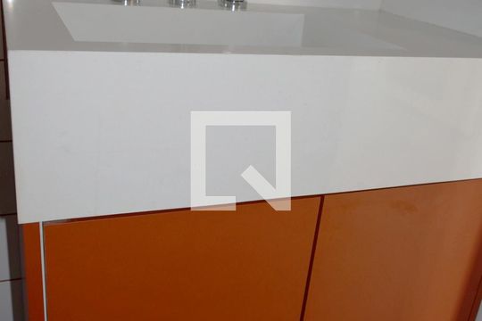 Banheiro de kitnet/studio à venda com 1 quarto, 27m² em Pinheiros, São Paulo