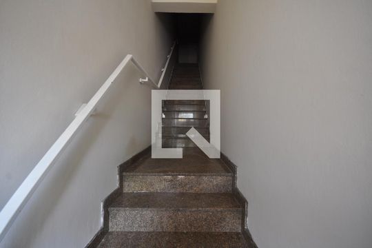 Escada de Acesso de apartamento para alugar com 2 quartos, 94m² em Parque Novo Mundo, São Paulo