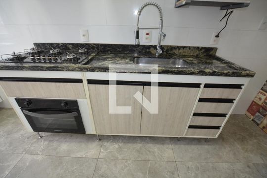 Cozinha e Área de Serviço de apartamento para alugar com 2 quartos, 55m² em Turiaçu, Rio de Janeiro