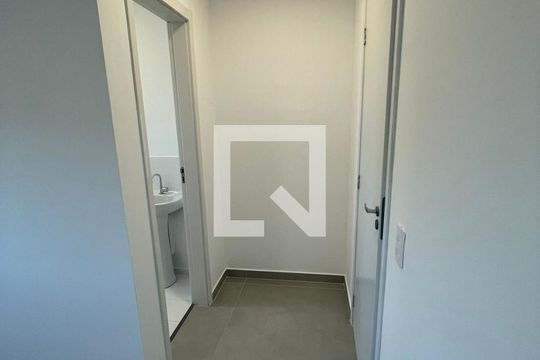 Banheiro de apartamento para alugar com 2 quartos, 56m² em Jardim Rebelato, Cotia
