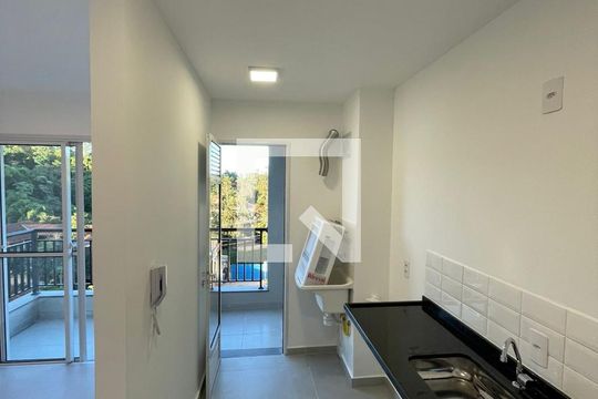 Cozinha de apartamento para alugar com 2 quartos, 56m² em Jardim Rebelato, Cotia