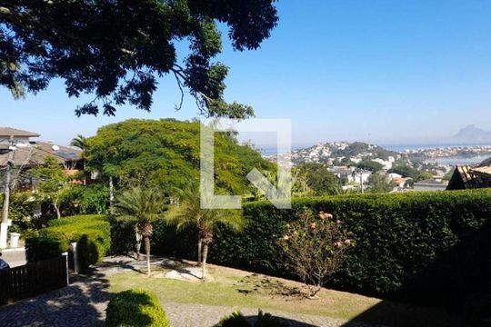 Casa à venda com 4 quartos, 420m² em Piratininga, Niterói