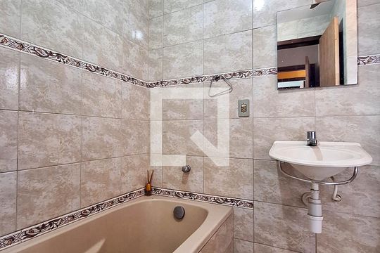 Banheiro da Suíte 1 de casa à venda com 4 quartos, 276m² em Maria Paula, Niterói