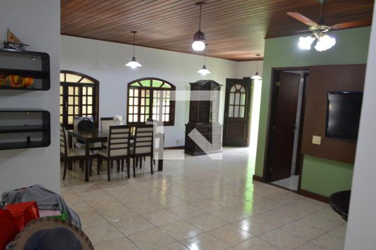 Sala de casa de condomínio para alugar com 5 quartos, 690m² em Anil, Rio de Janeiro