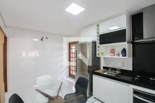 Cozinha de casa para alugar com 4 quartos, 145m² em Planalto, Belo Horizonte