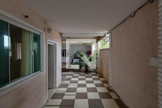 Entrada de casa para alugar com 1 quarto, 50m² em Jardim Triana, São Paulo