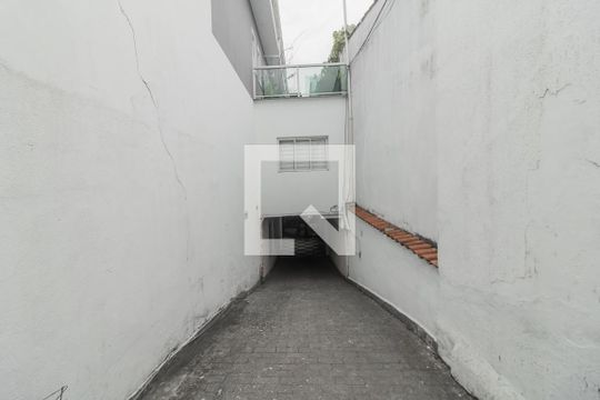 Garagem de casa para alugar com 1 quarto, 50m² em Jardim Triana, São Paulo