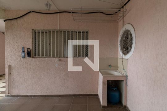 Área de Serviço de casa para alugar com 1 quarto, 50m² em Jardim Triana, São Paulo