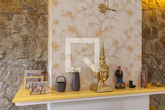 Sala de casa para alugar com 4 quartos, 450m² em Vila Rosalia, Guarulhos