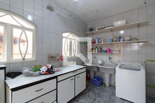 Área de Serviço de casa para alugar com 4 quartos, 450m² em Vila Rosalia, Guarulhos