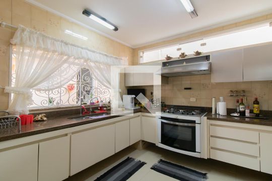Cozinha de casa para alugar com 4 quartos, 450m² em Vila Rosalia, Guarulhos