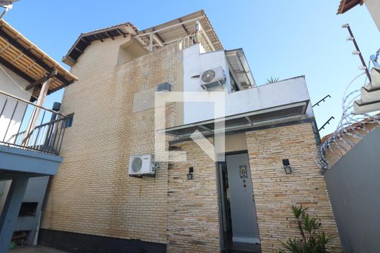 Fachada de casa de condomínio à venda com 3 quartos, 177m² em Ipanema, Porto Alegre